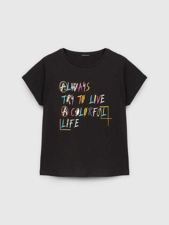 T-shirt with embroidered lettering