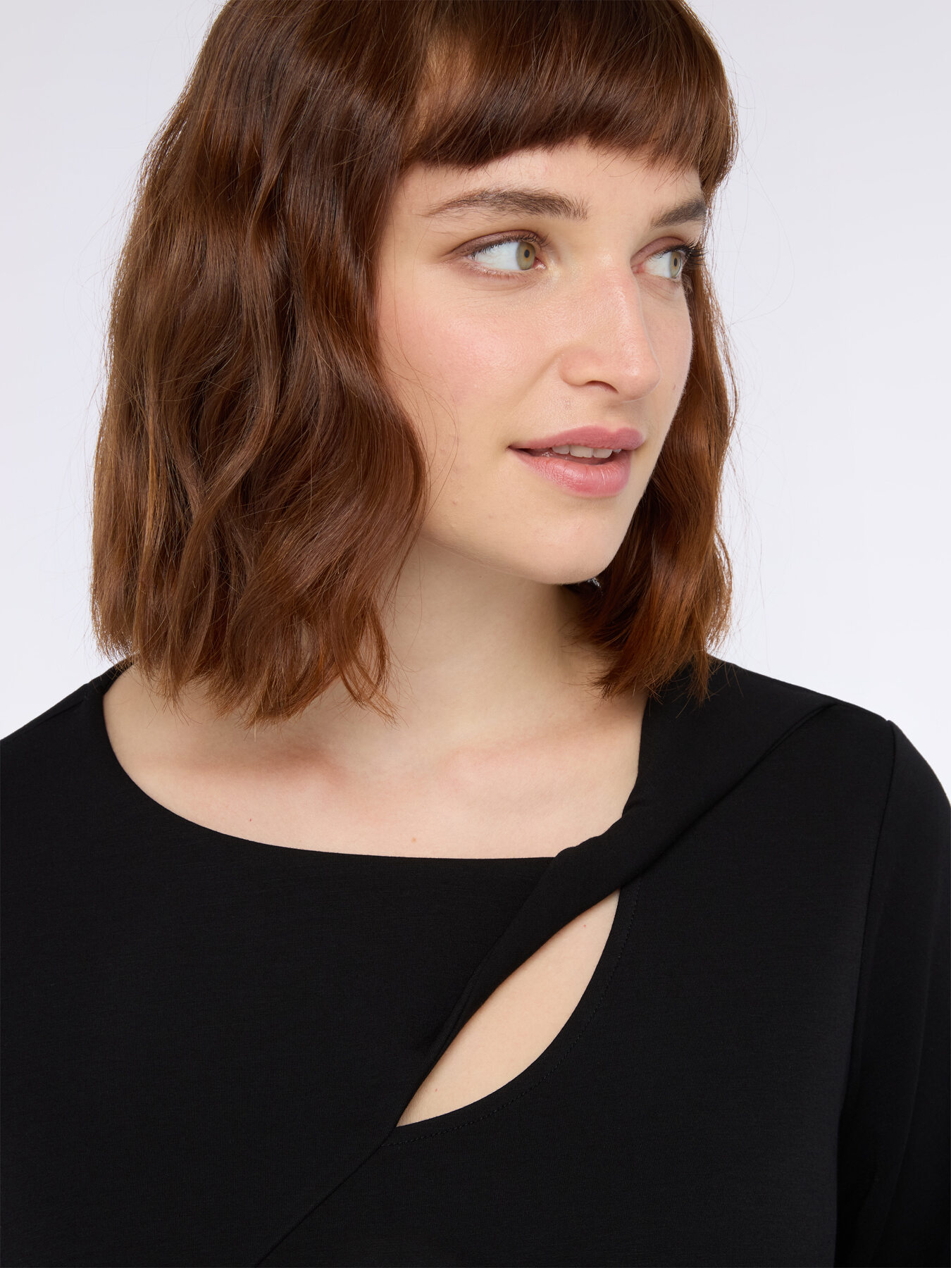 T-Shirt aus Scuba mit Cut-out-Detail image number 2