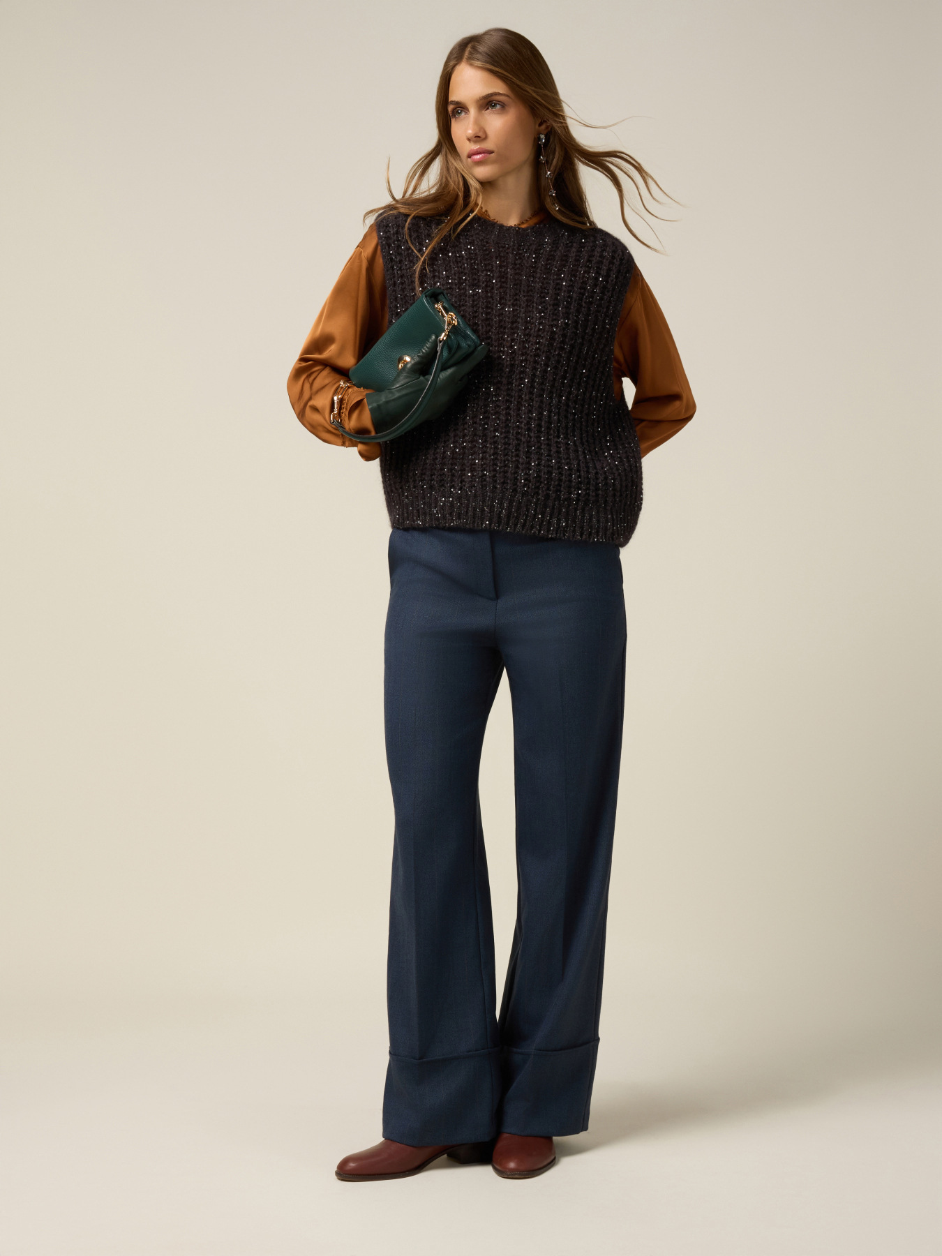 Pantalones wide leg flare con dobladillo image number 0