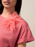 Tricou cu broșă în formă de floare image number 2