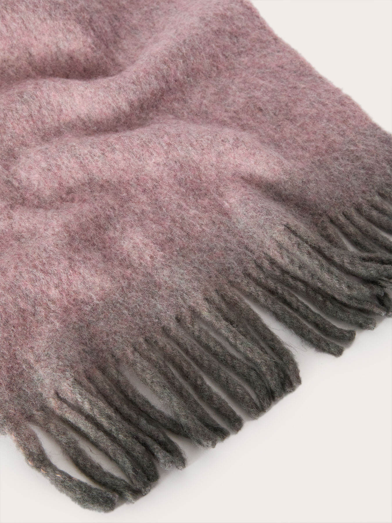 Langer Schal mit Farbverlauf und Fransen image number 2