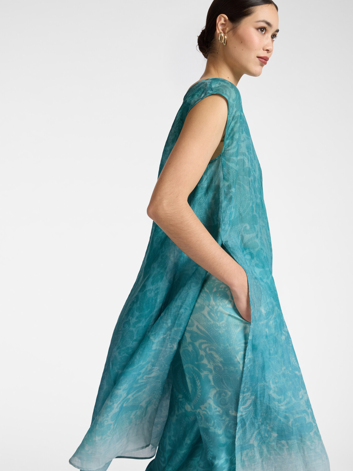 Blusa larga estampada image number 0