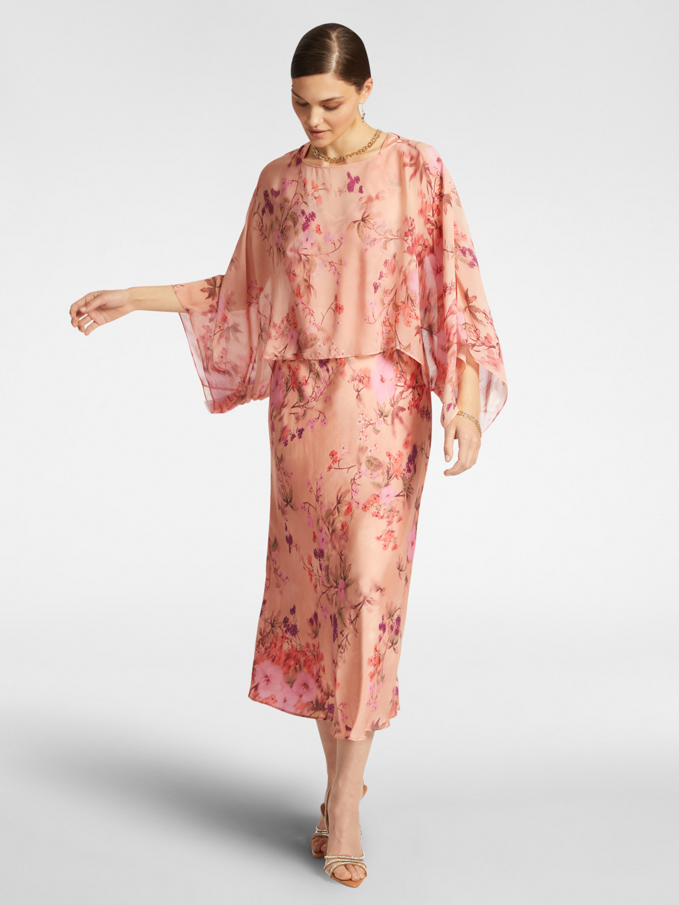 Vestido raso flores image number 4
