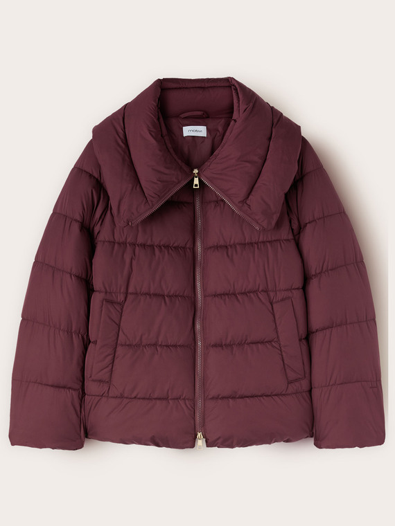 Schwere Daunenjacke mit hohem Kragen
