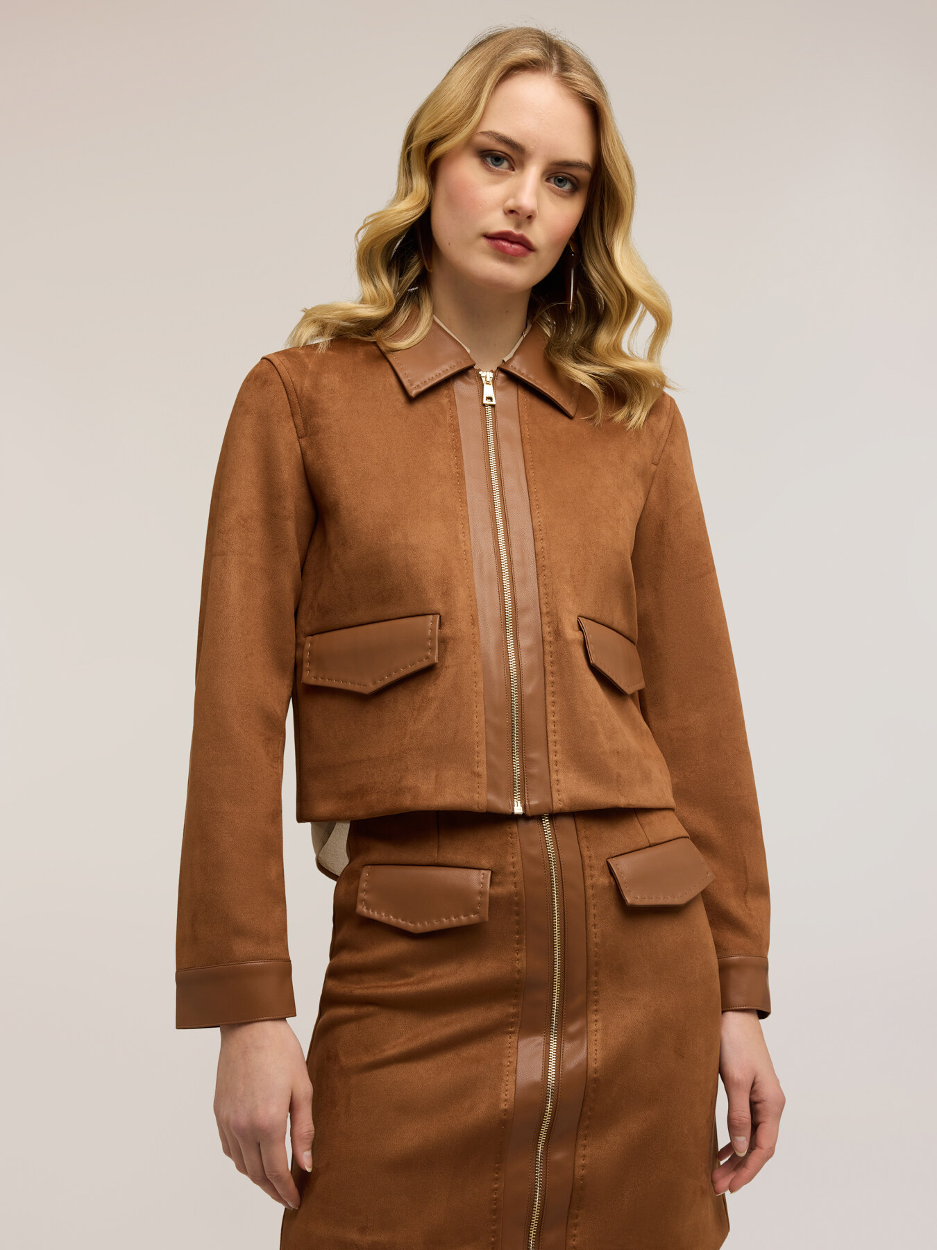 Jachetă scurtă cu fermoar și buzunare image number 0