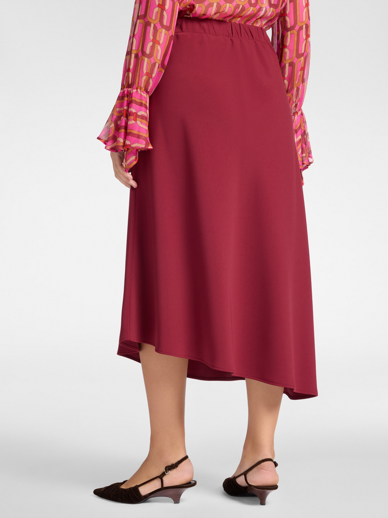 Asymmetrical skirt in stretch cady image number 2