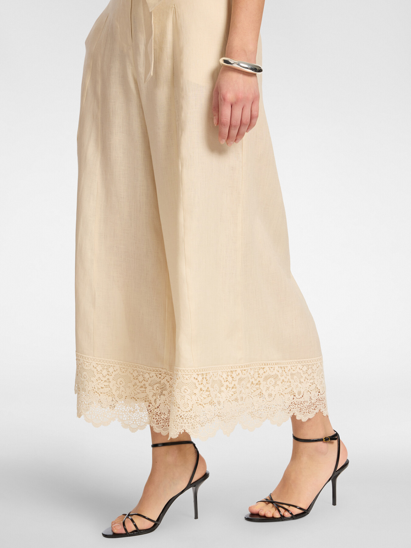 Pantaloni cropped in lino con pizzo image number 3