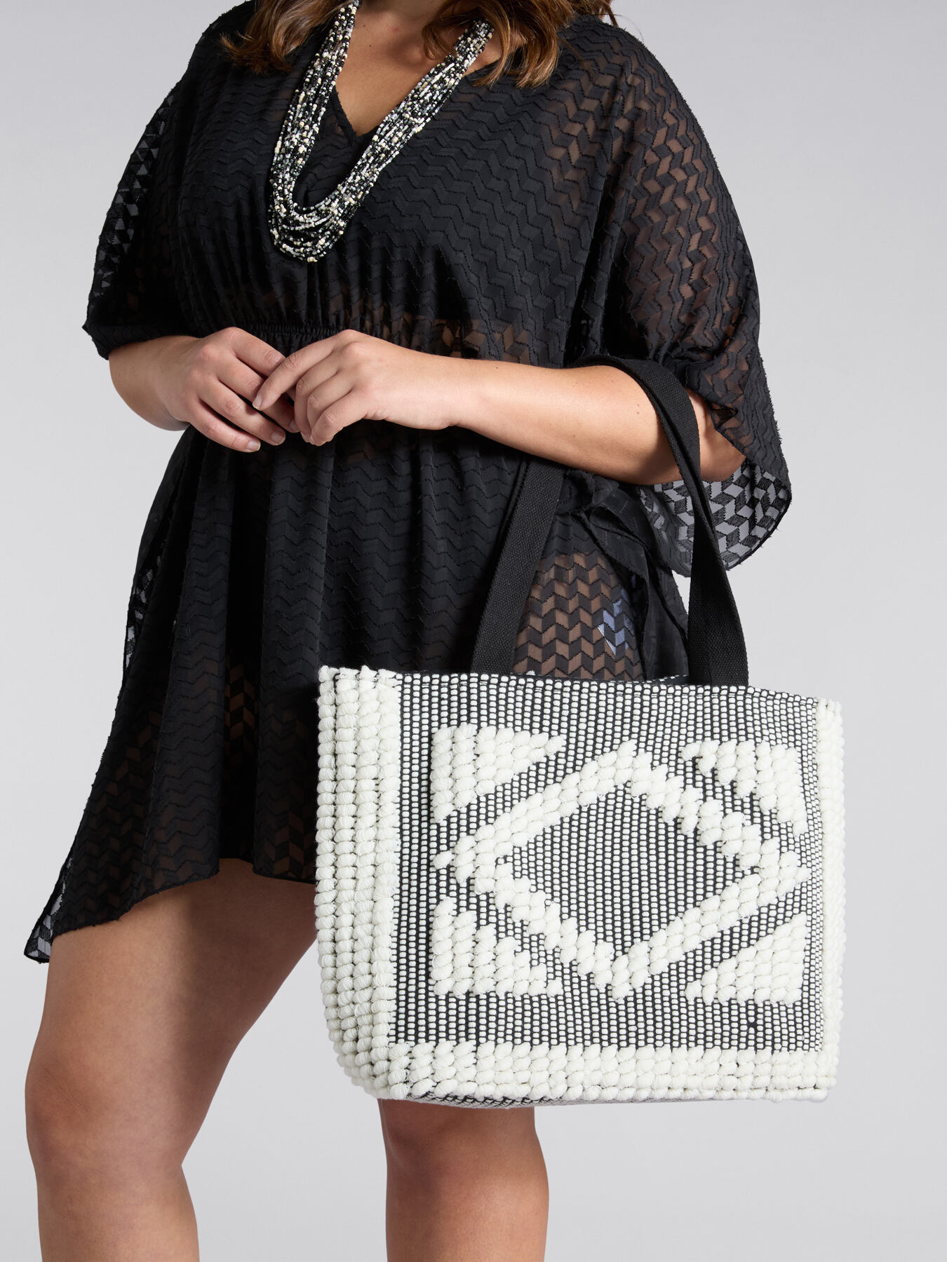 Woven beach bag image number 0