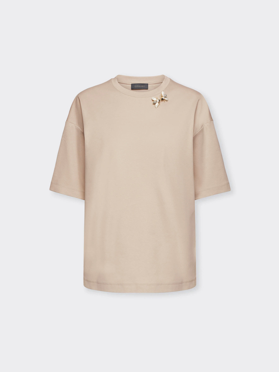 T-shirt with applications