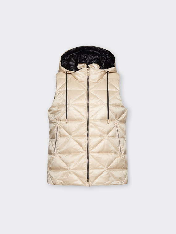 Lightweight sleeveless down jacket
