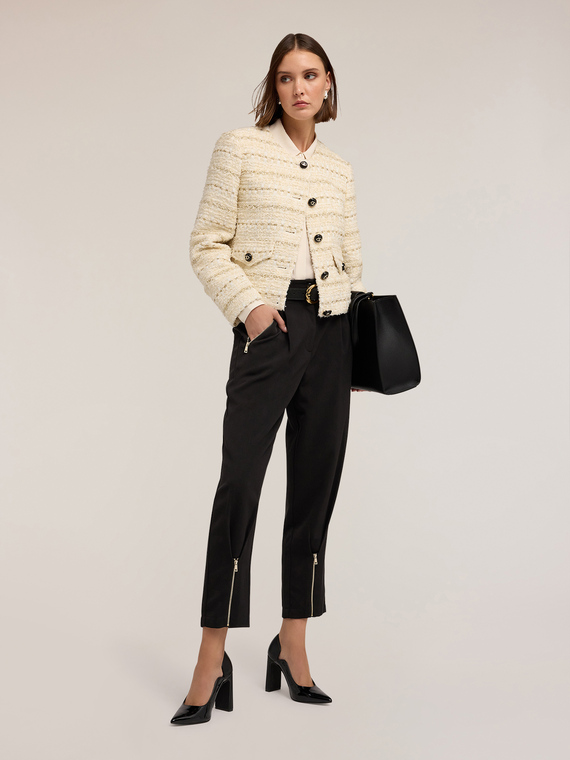 Pantalones carrot con cremallera en el bajo