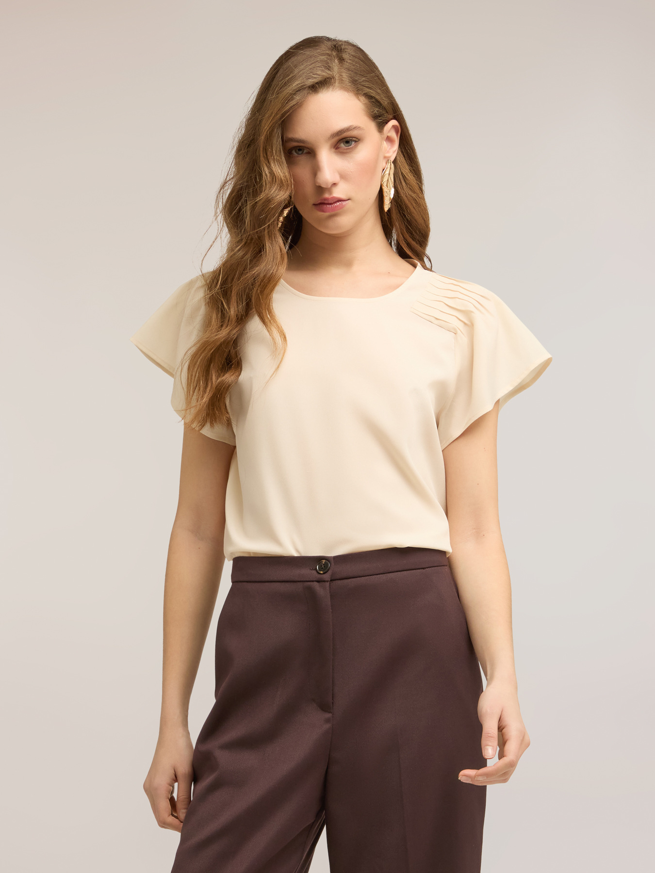 Cr&ecirc;pe de chine blouse with pleats image number 0