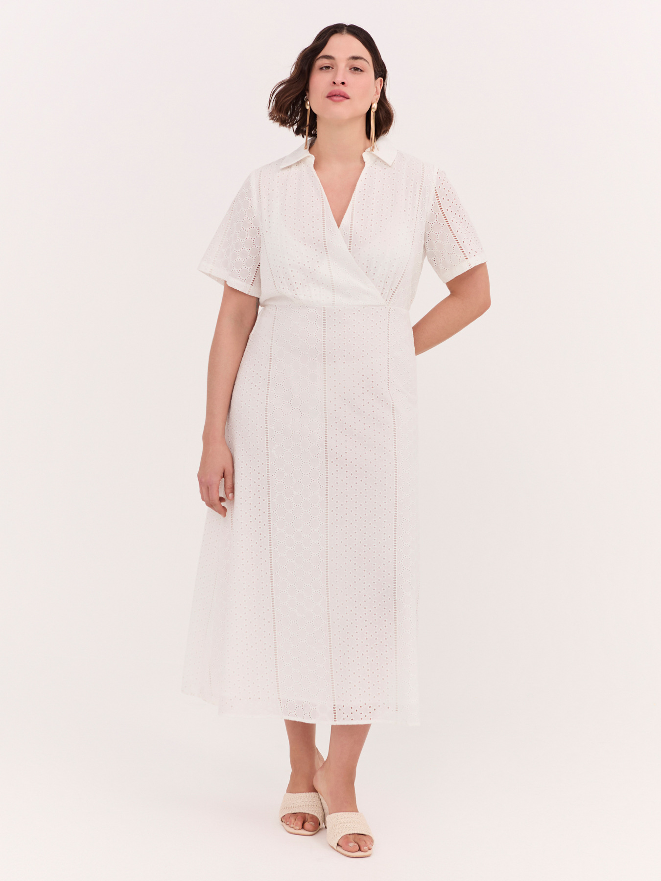 Robe ligne grecque DREAM en broderie anglaise image number 2