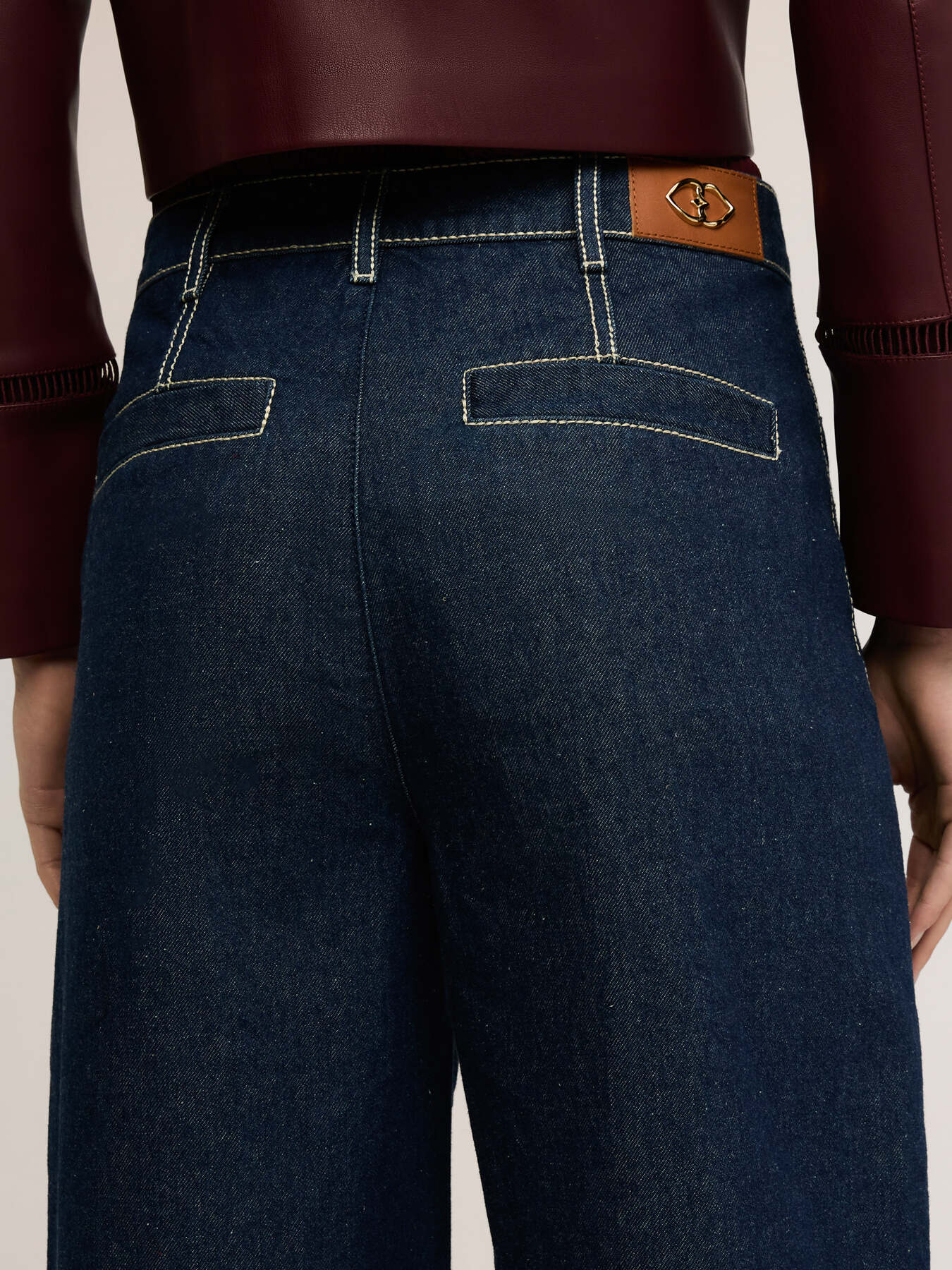 Cropped wide leg jeans with contrast stitching image number 3