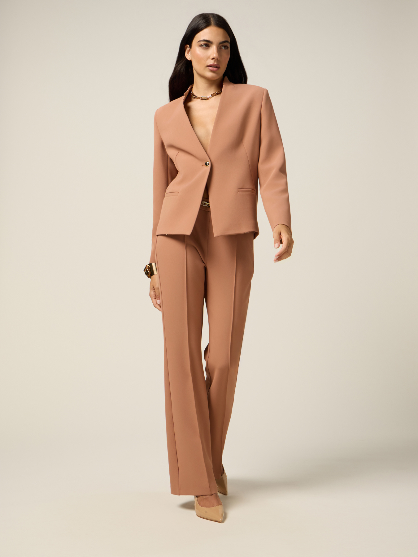 Pantaloni flare con catena decorativa image number 0