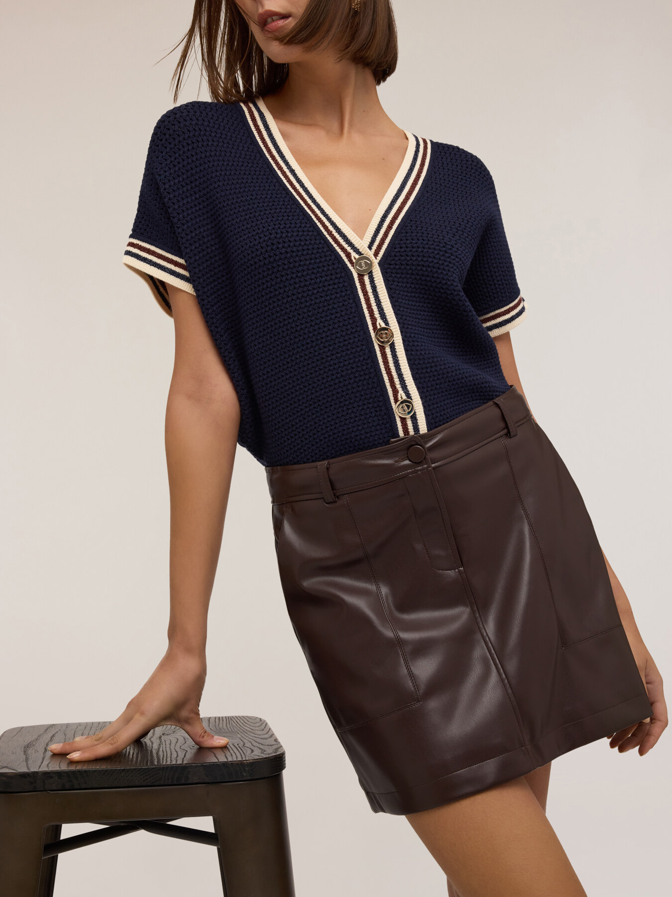 Short skirt in coated fabric image number 3