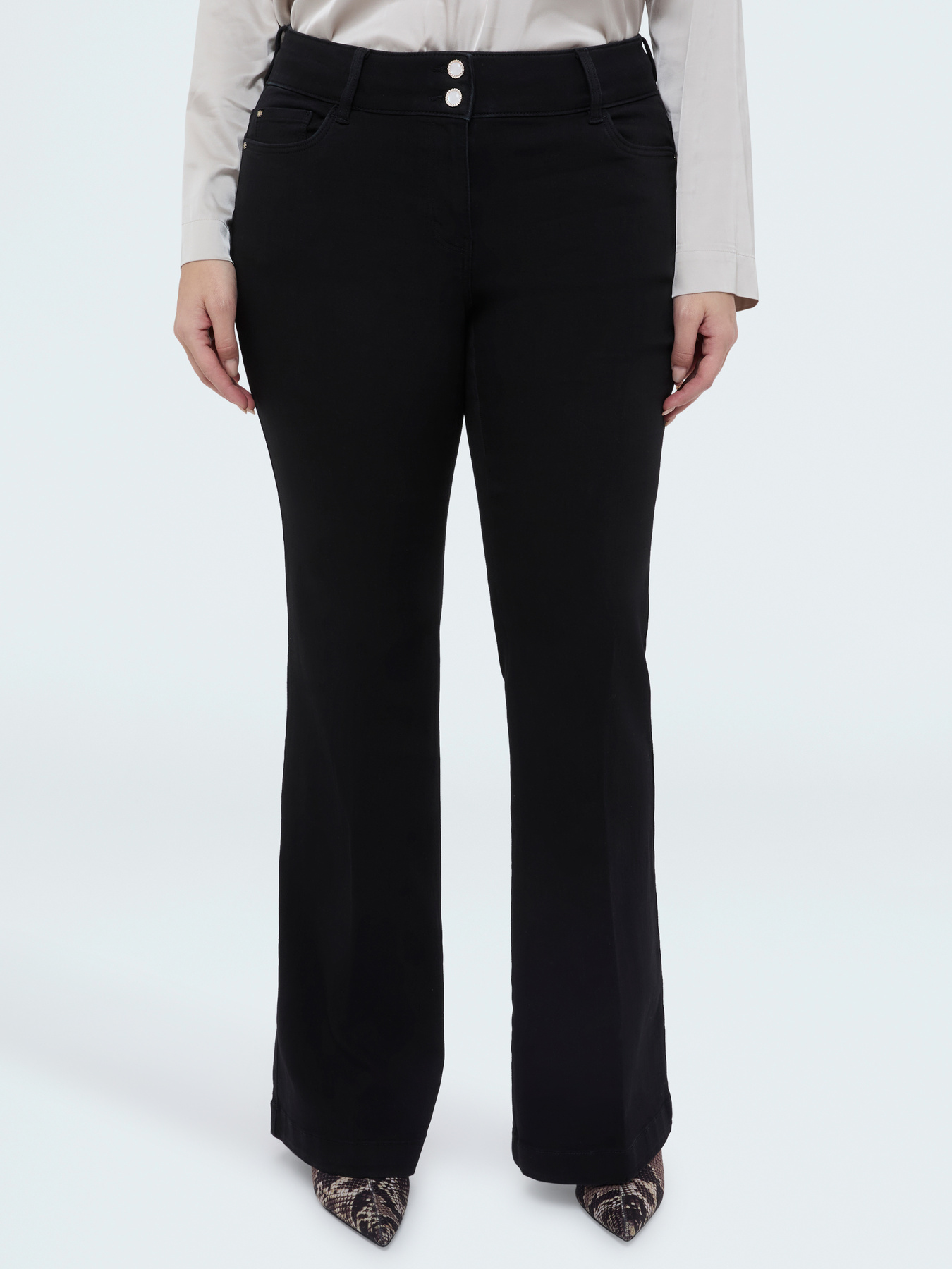 Jeans Flare Waschung schwarz image number 2