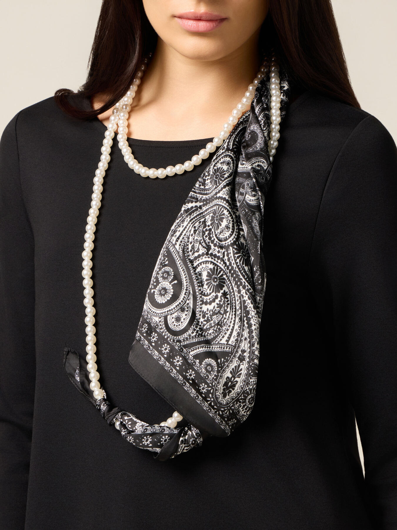 Vestido acampanado con detalle de pañuelo image number 2