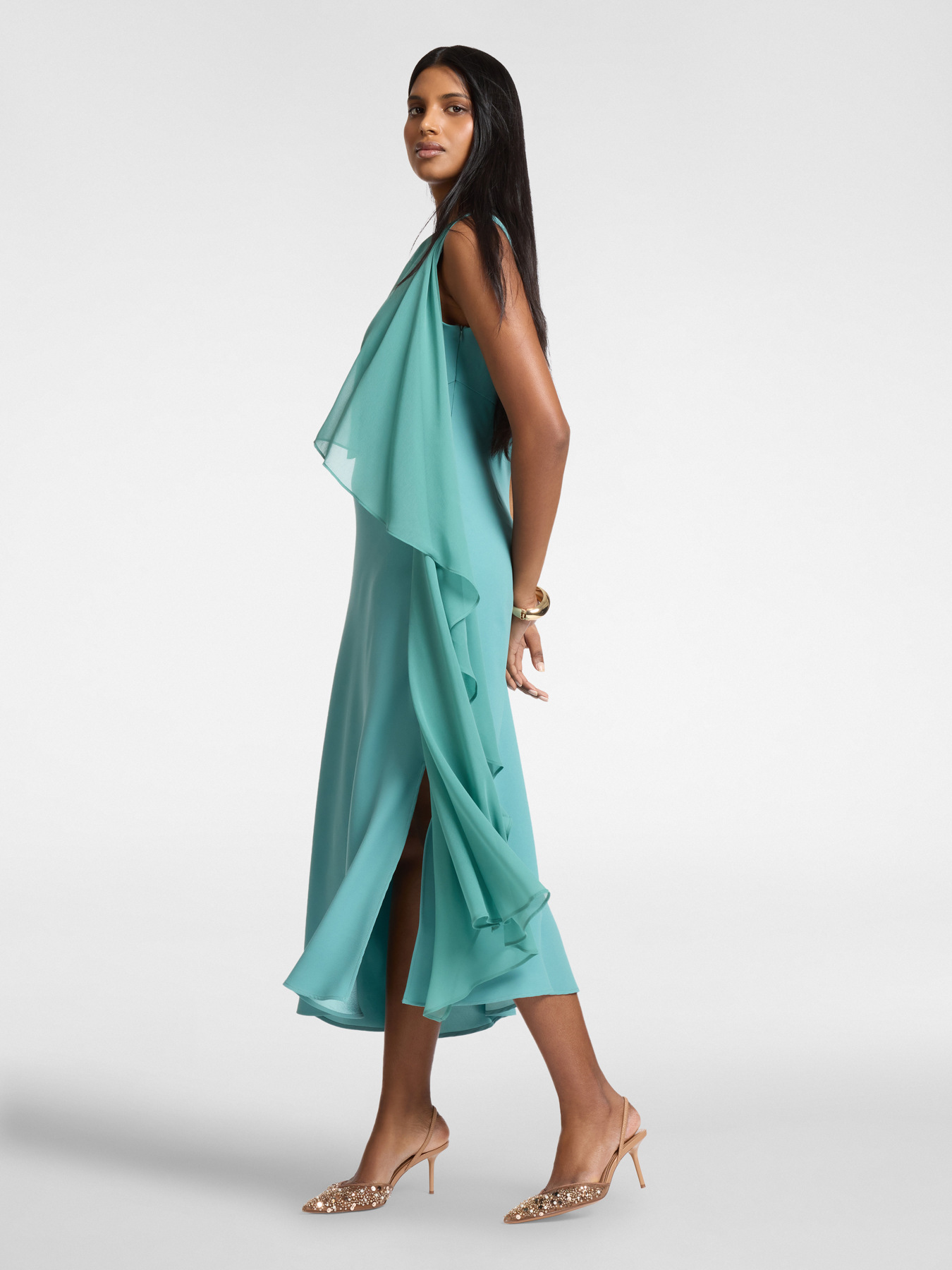Vestido con capa image number 2