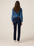 Blaue Regular-Jeans in Rinse-Waschung mit goldenen Knöpfen image number 1