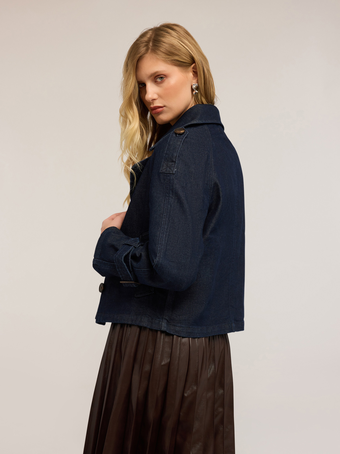 Short double-breasted denim trench coat image number 1
