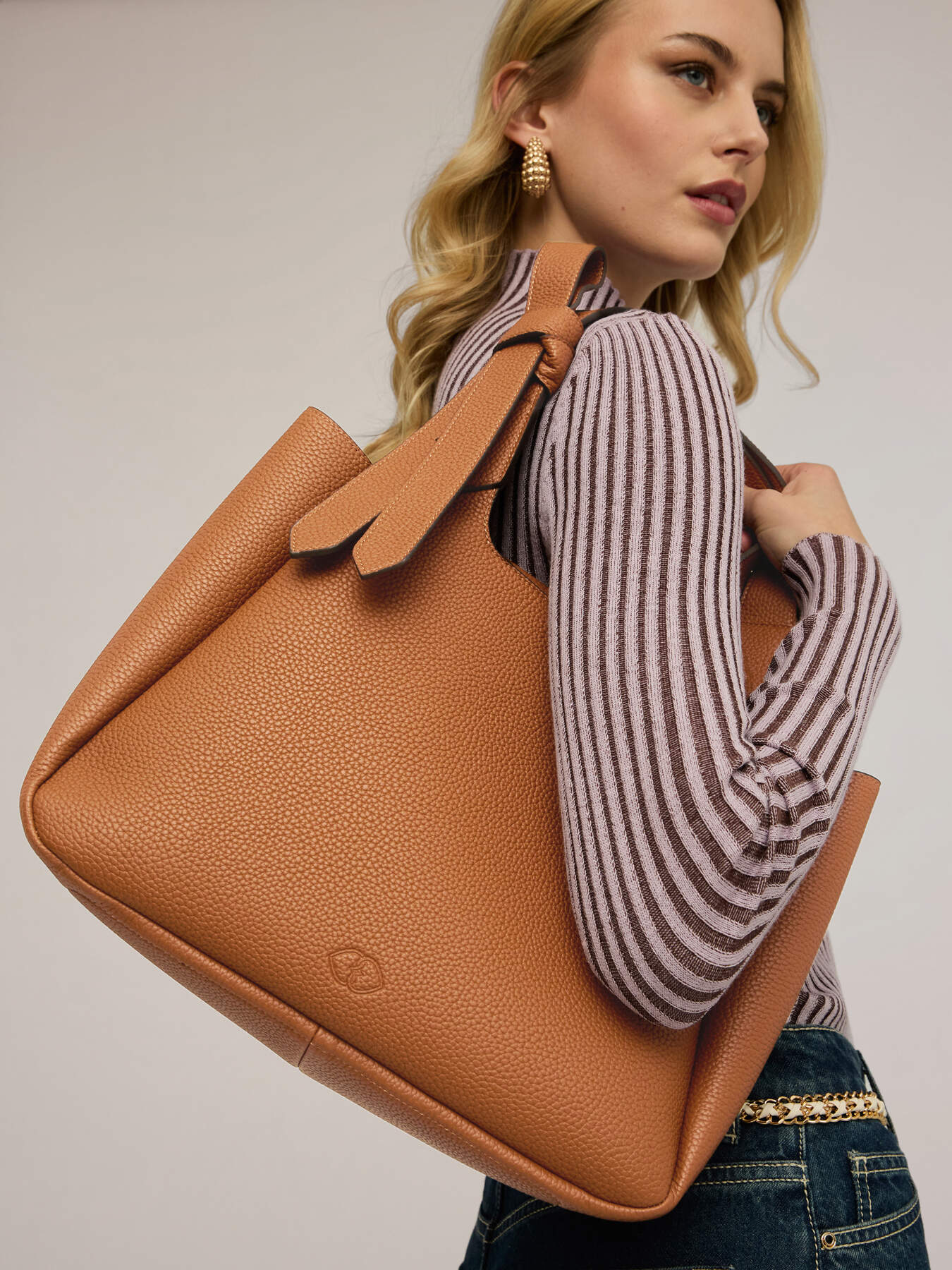 Shopper with adjustable handles image number 0