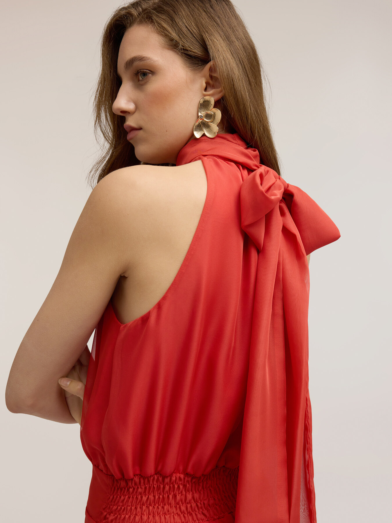 Long voile dress with halter neckline image number 3