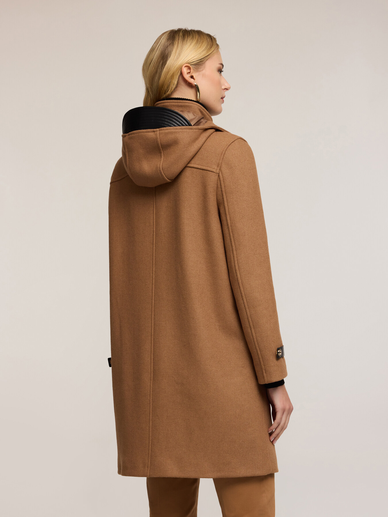 Mixed wool cloth coat with inserts image number 1
