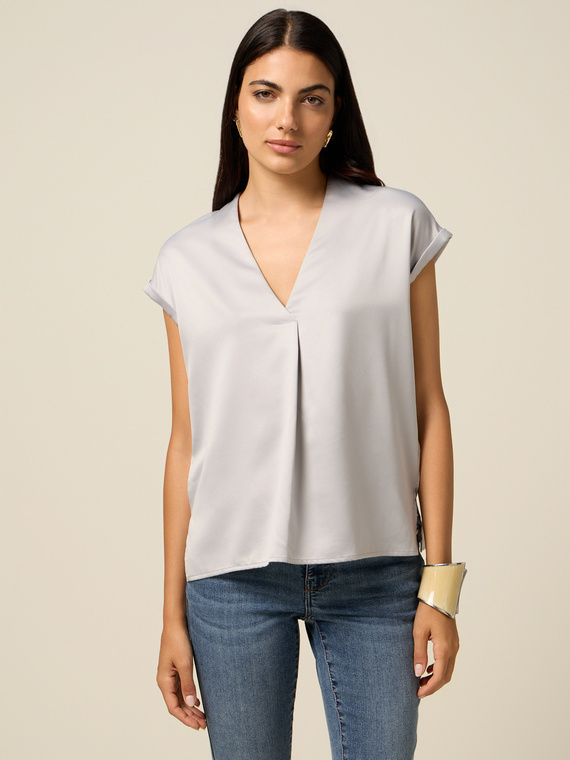 Two-material V-neck T-shirt