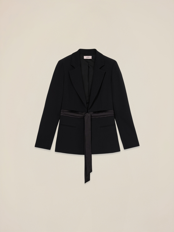 Blazer avec ceinture en satin