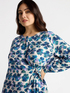 Robe courte imprimée avec ceinture image number 3