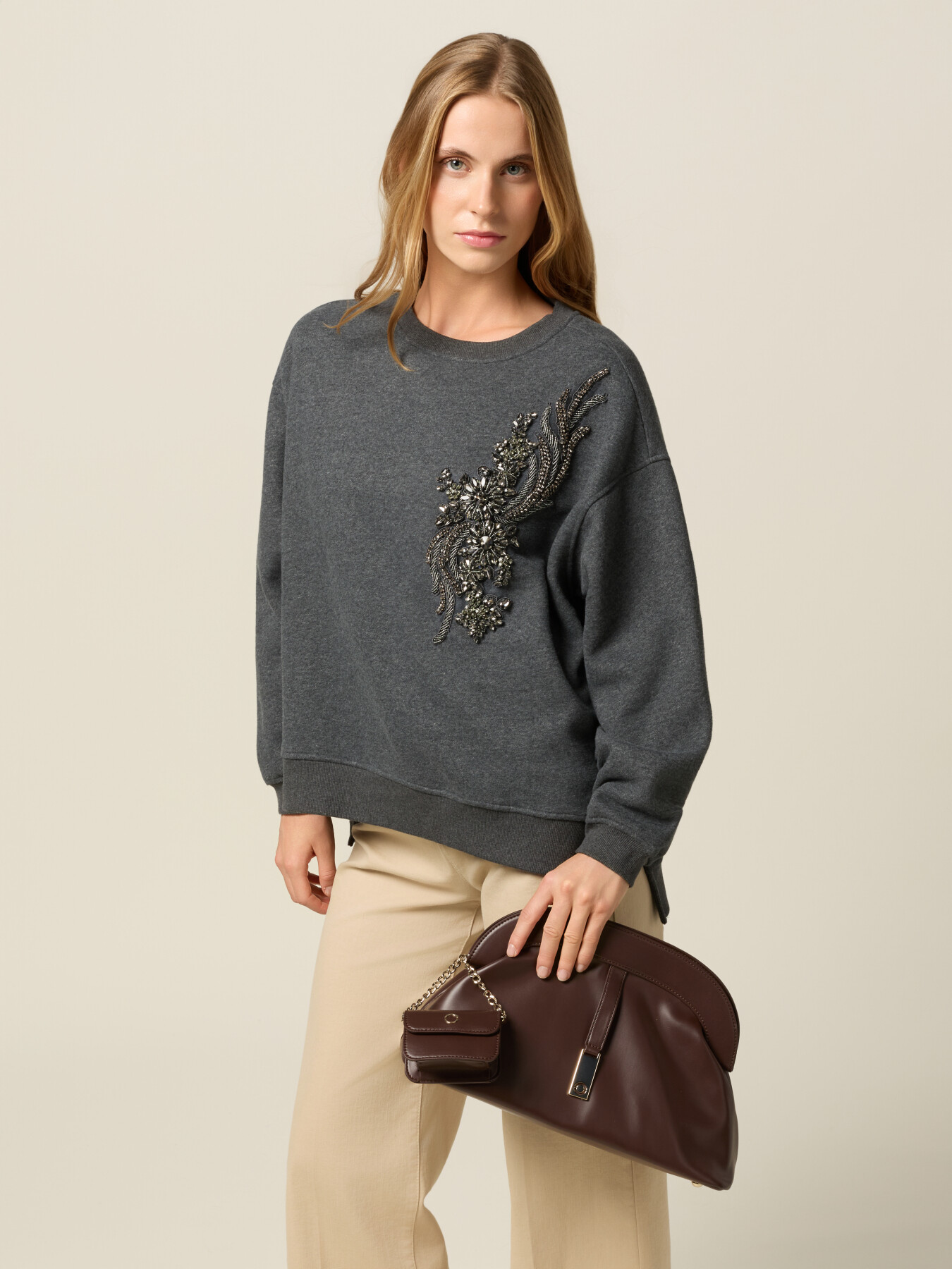 Tracolla strutturata con catena image number 0