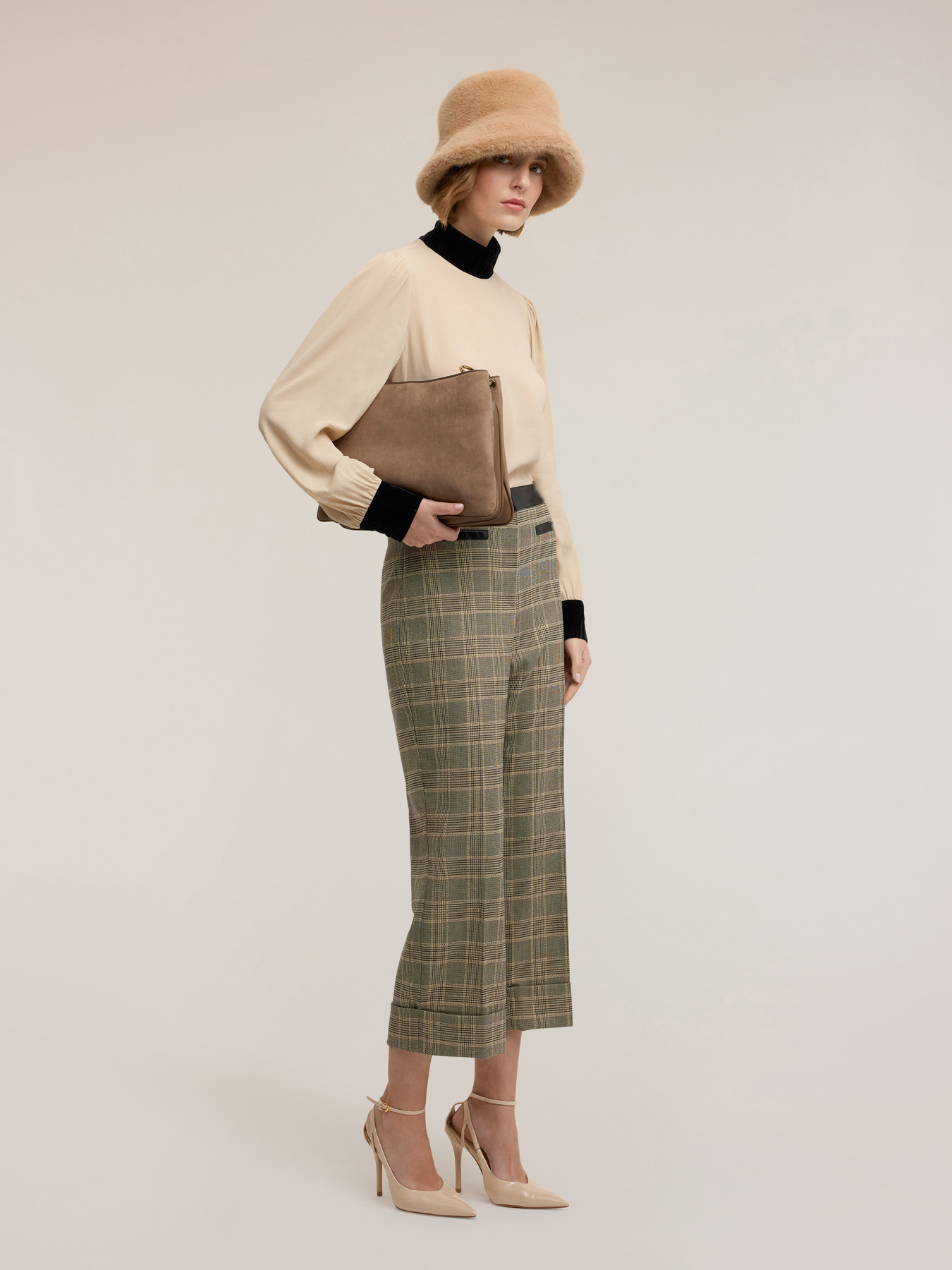 Cropped yarn-dyed check pattern trousers image number 3