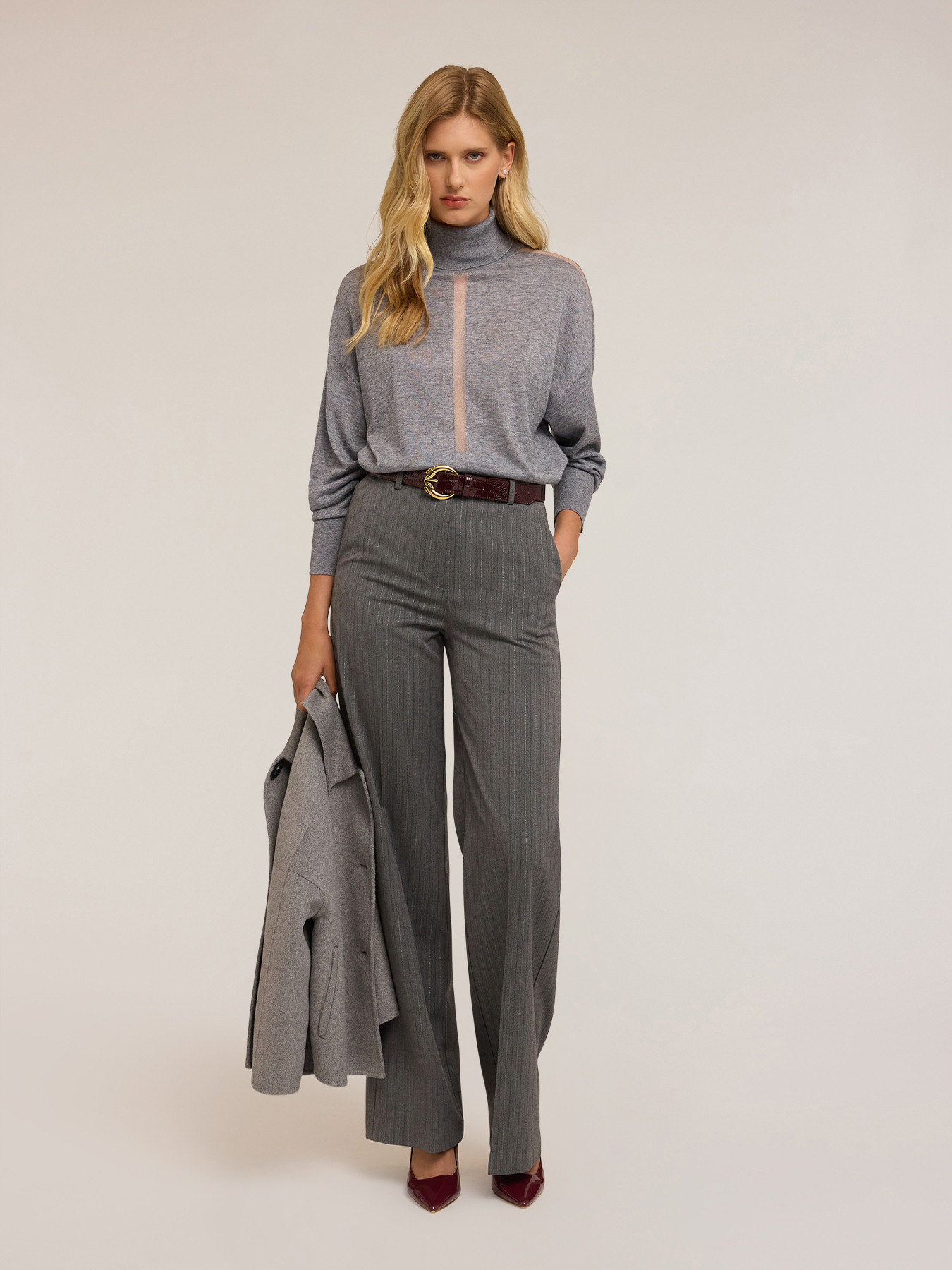 Rollkragenpullover mit transparentem Einsatz image number 0