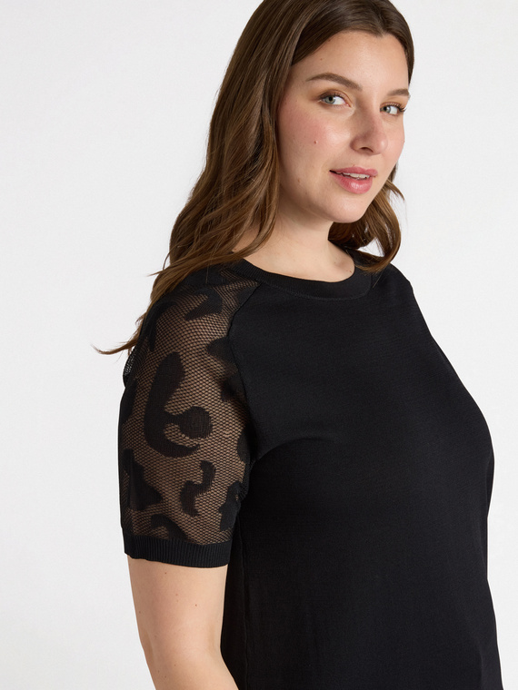 T-Shirt mit perforierten Ärmeln