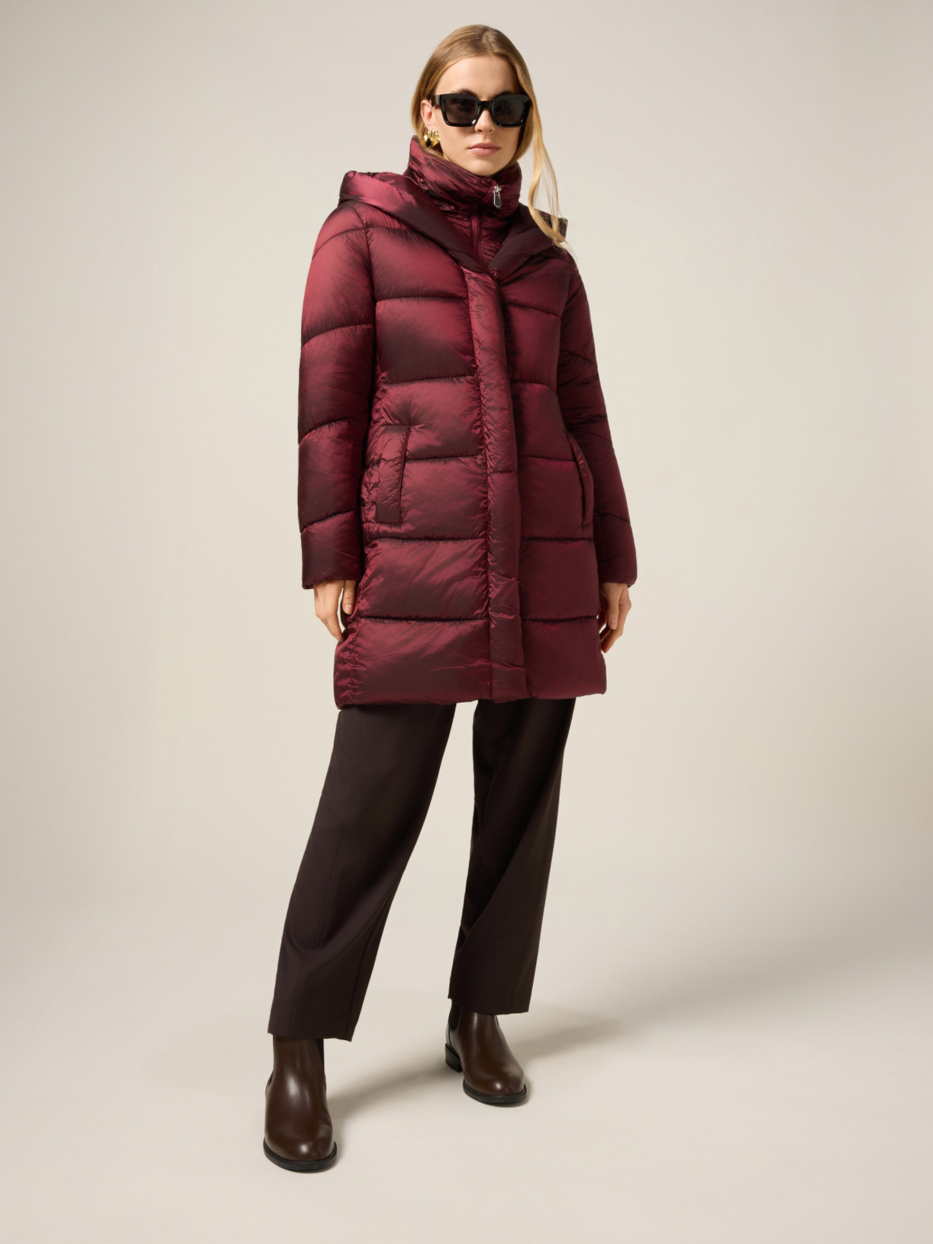 Piumino lungo in nylon con cappuccio image number 0