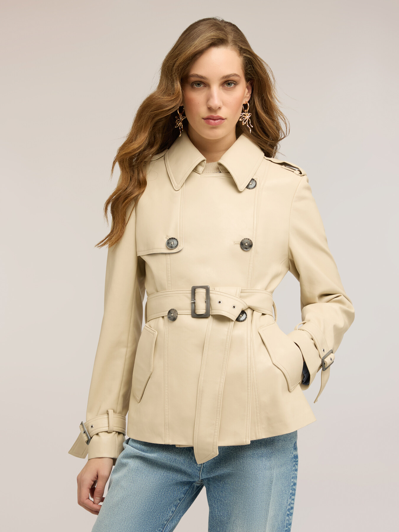 Short double-breasted trench coat with belt image number 0
