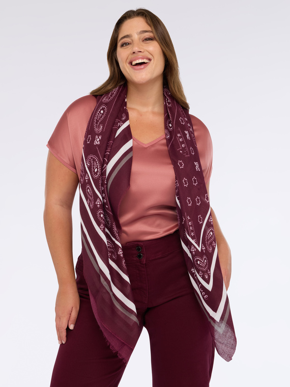 Foulard largo con estampado de cachemira