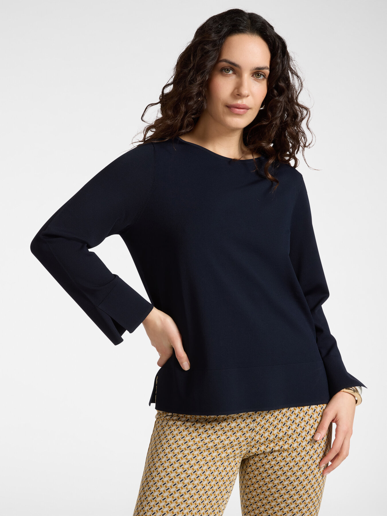 Solid color sweater image number 0