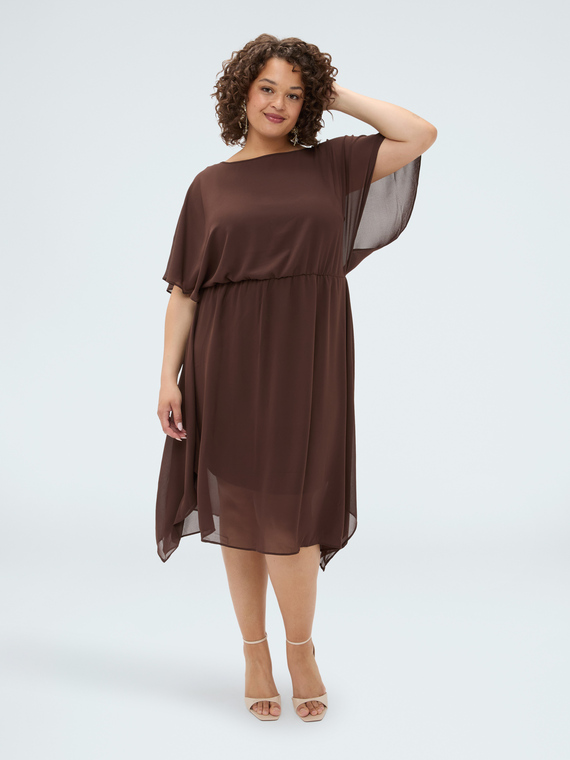 Robe en georgette avec ourlet asym&eacute;trique
