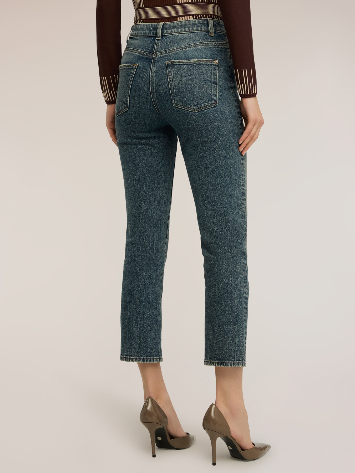 High-waisted mum fit jeans image number 1