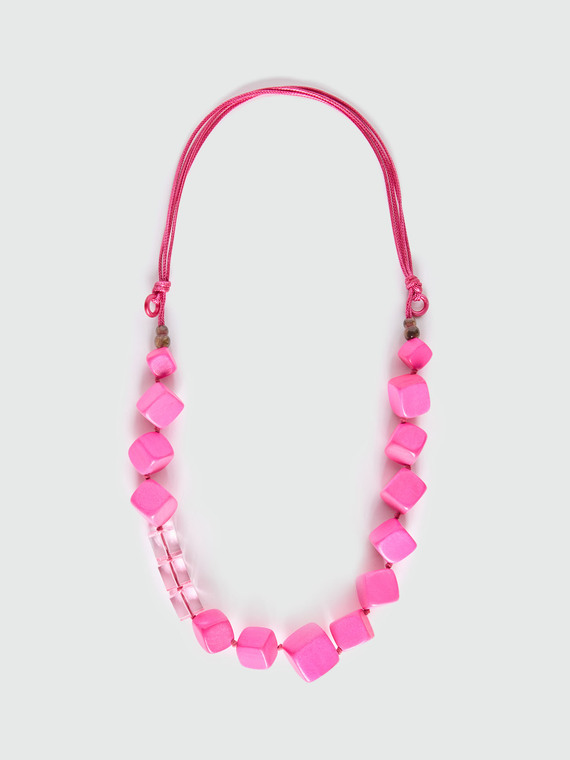 Collar con cubos de colores