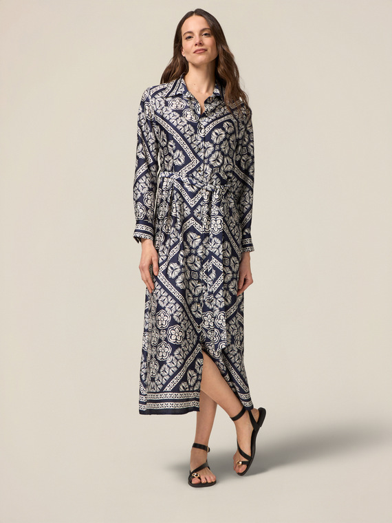 Geometrisch gemustertes Satin-Hemdkleid