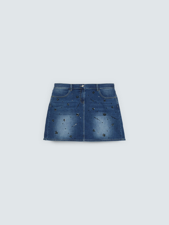 Minirock aus Denim mit Applikationen