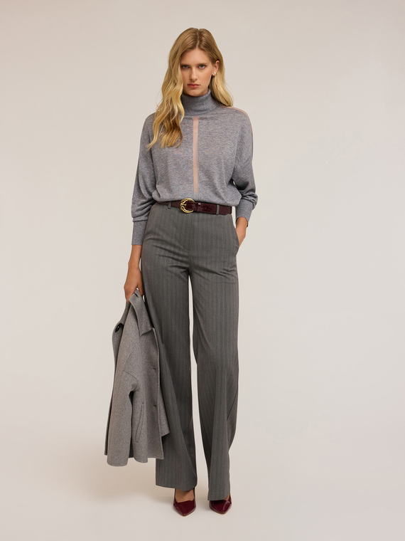 Rollkragenpullover mit transparentem Einsatz