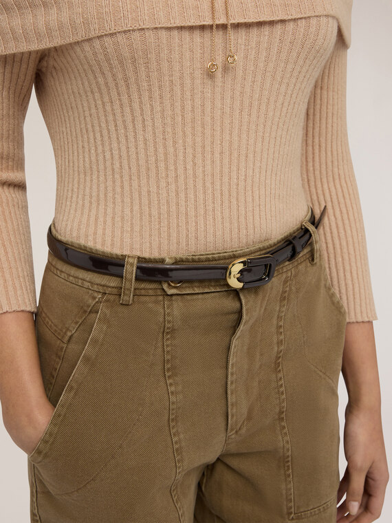 Gürtel mit Metallschnalle