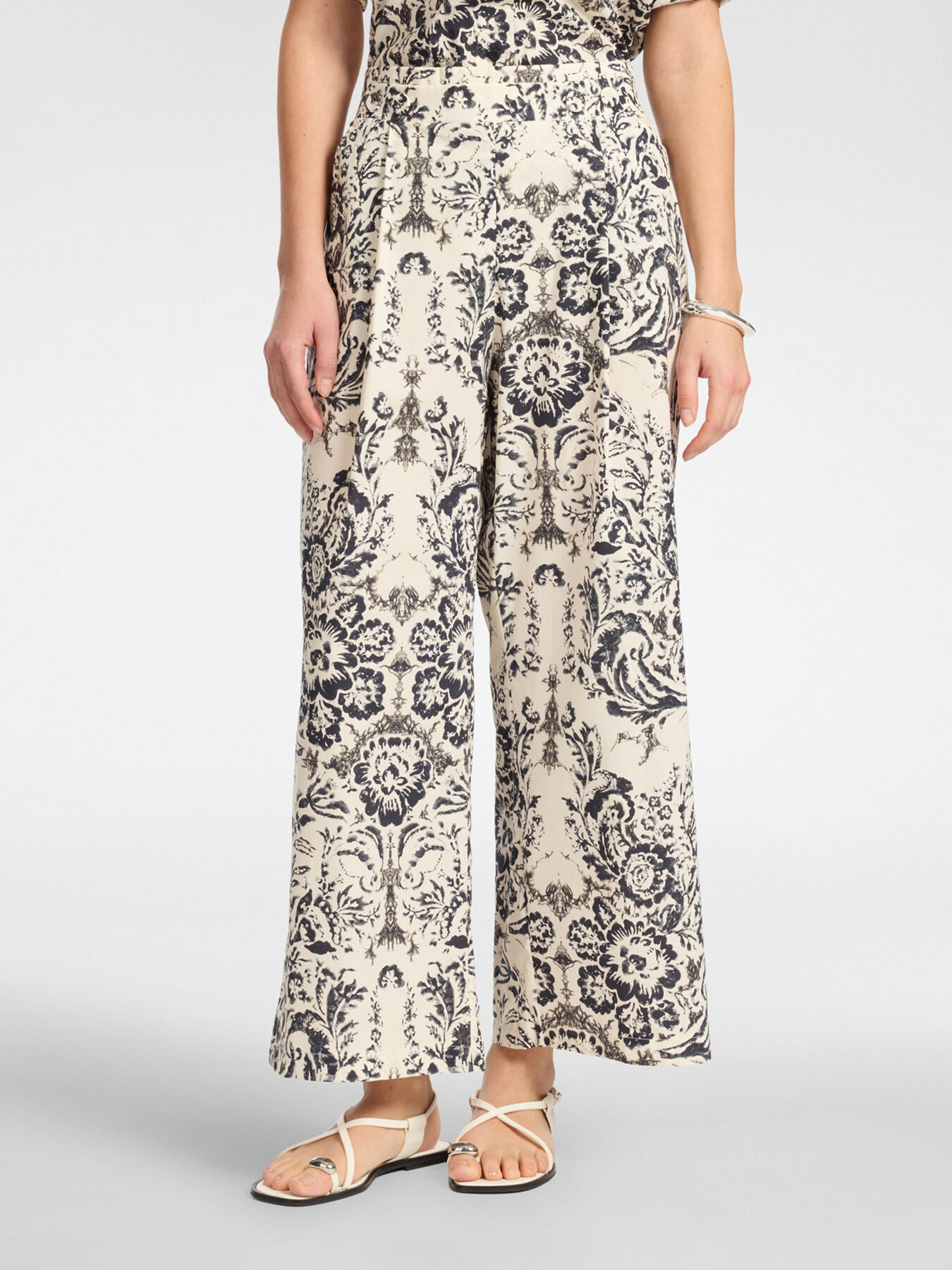 Pantaloni stampati image number 2