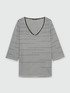 Gestreiftes T-Shirt mit Strass image number 4