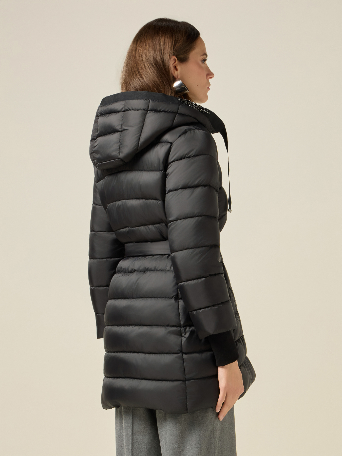 Piumino midi con profili gioiello image number 1