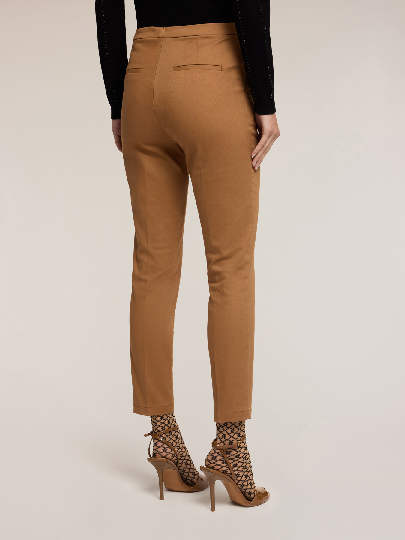 Skinny pants in technical cotton image number 1